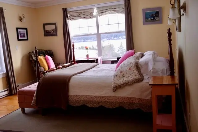 A Cozy Coastal Bedroom